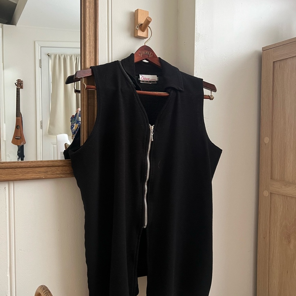 VINTAGE Black Sleeveless Zip-Up Top